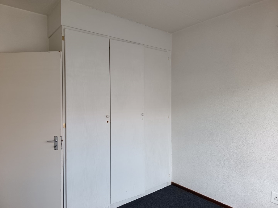 To Let 2 Bedroom Property for Rent in Kannoniers Park North West